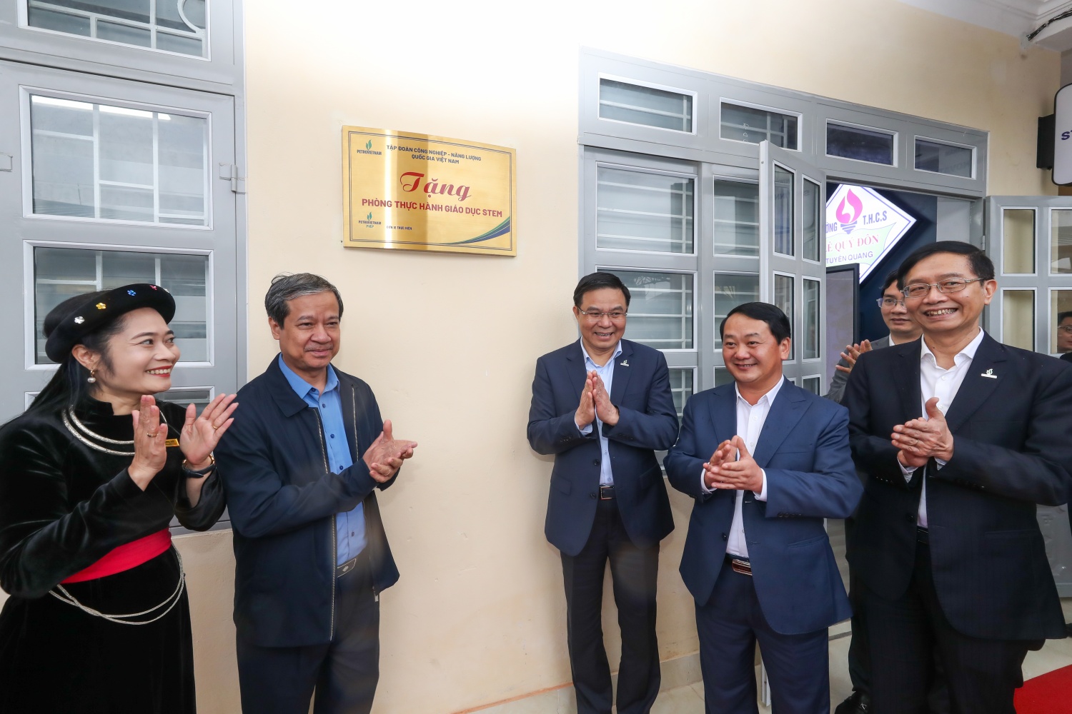 [Chùm ảnh] Một bước tiến đầy tự hào: Khánh thành Phòng STEM tại Tuyên Quang