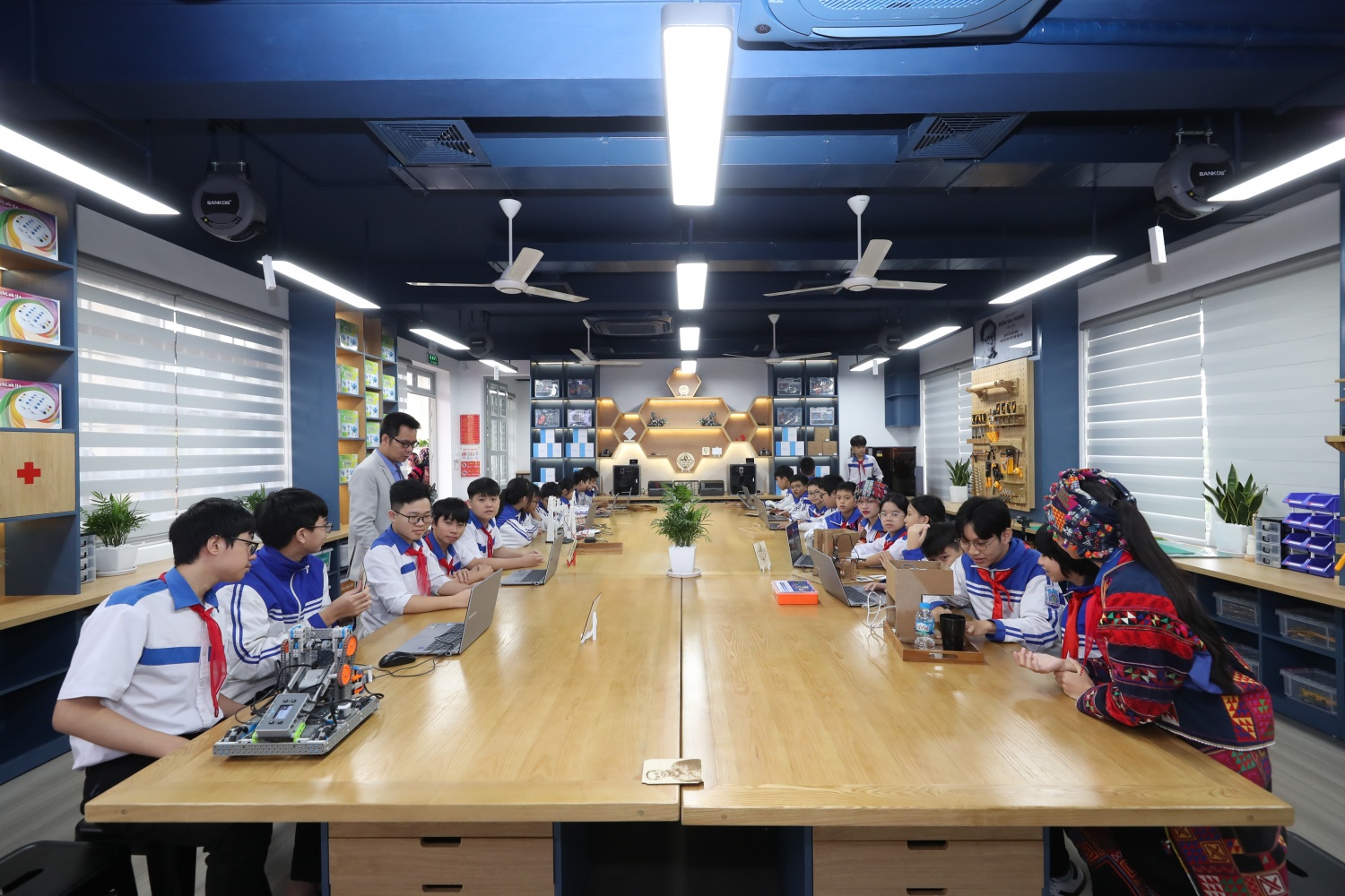 Petrovietnam khánh thành phòng thực hành giáo dục STEM tại Trường THCS Lê Quý Đôn tỉnh Tuyên Quang