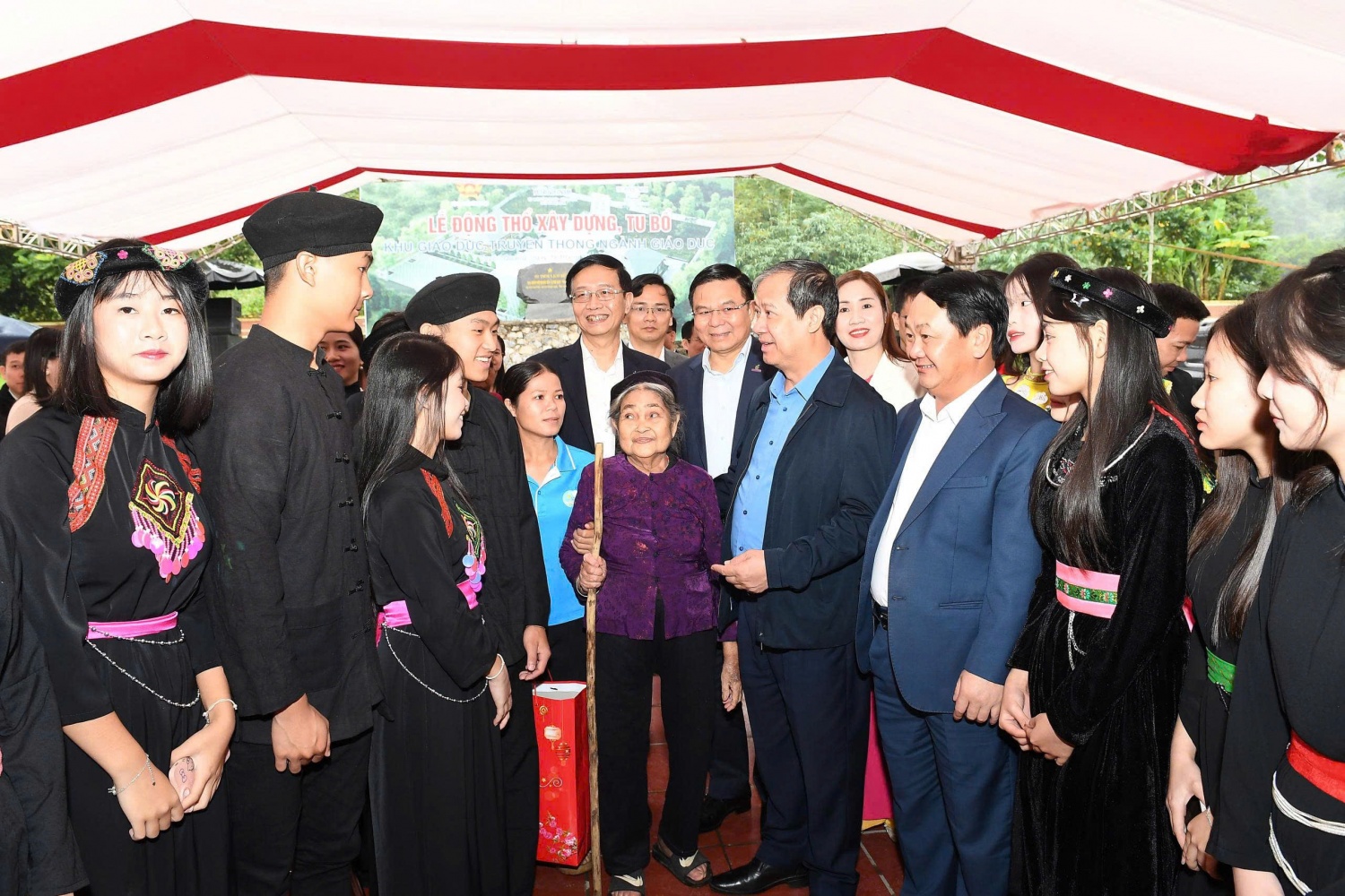 [Chùm ảnh] Petrovietnam khởi công xây dựng, tu bổ Khu giáo dục truyền thống ngành Giáo dục