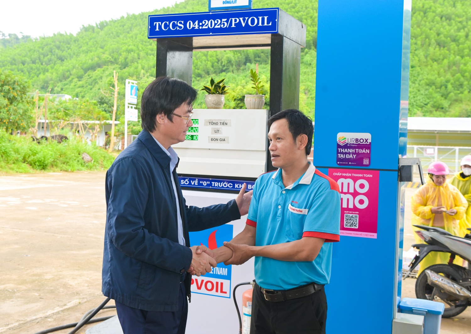 Petrovietnam chung tay cùng đất nước, hỗ trợ tỉnh Khánh Hòa khắc phục hậu quả mưa lũ