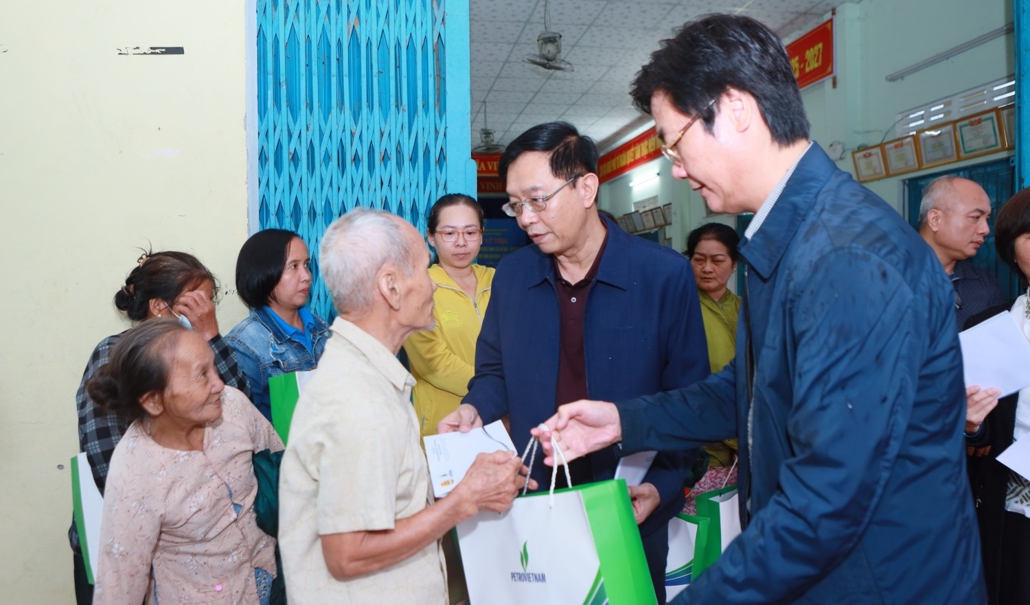 Cả nước hướng về miền Trung thân yêu!