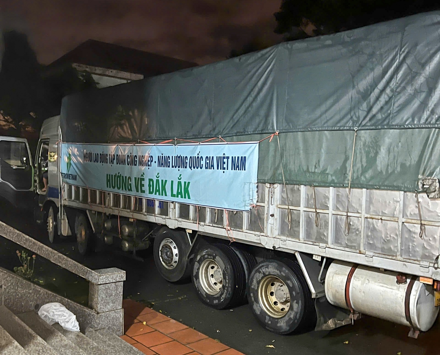 Cả nước hướng về miền Trung thân yêu!