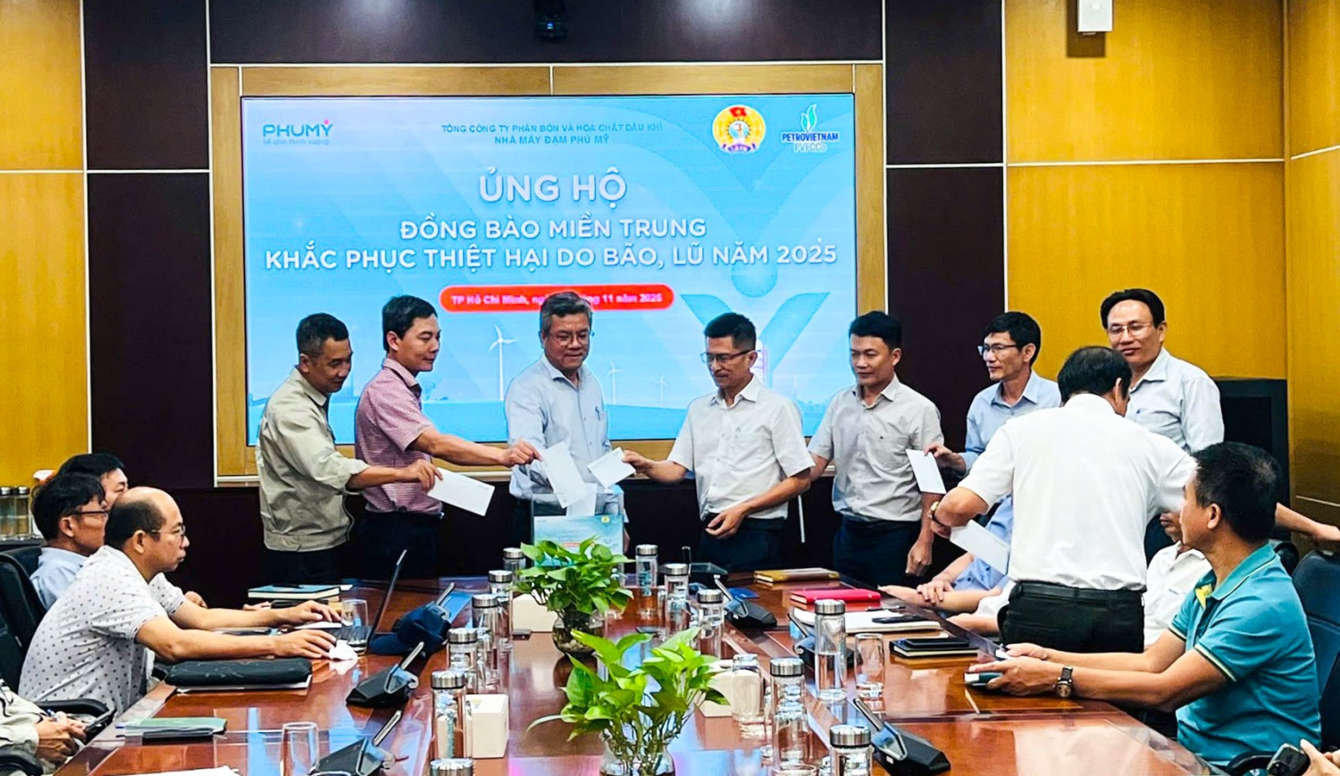 Các đơn vị Petrovietnam đồng loạt phát động quyên góp ủng hộ đồng bào vùng lũ