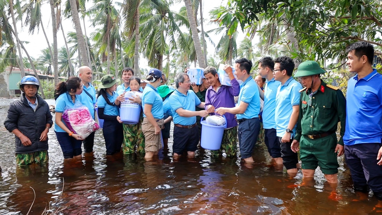 Nghị quyết của Chính phủ về các giải pháp khắc phục hậu quả thiên tai ở miền Trung
