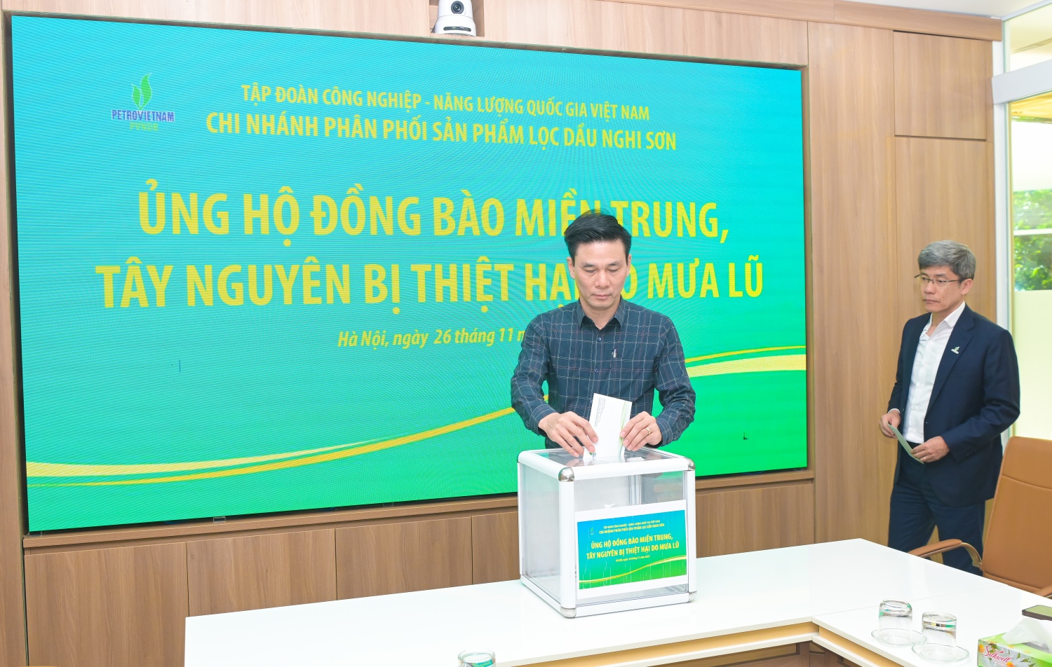 PVNDB sẻ chia cùng đồng bào miền Trung, Tây Nguyên khắc phục hậu quả mưa lũ