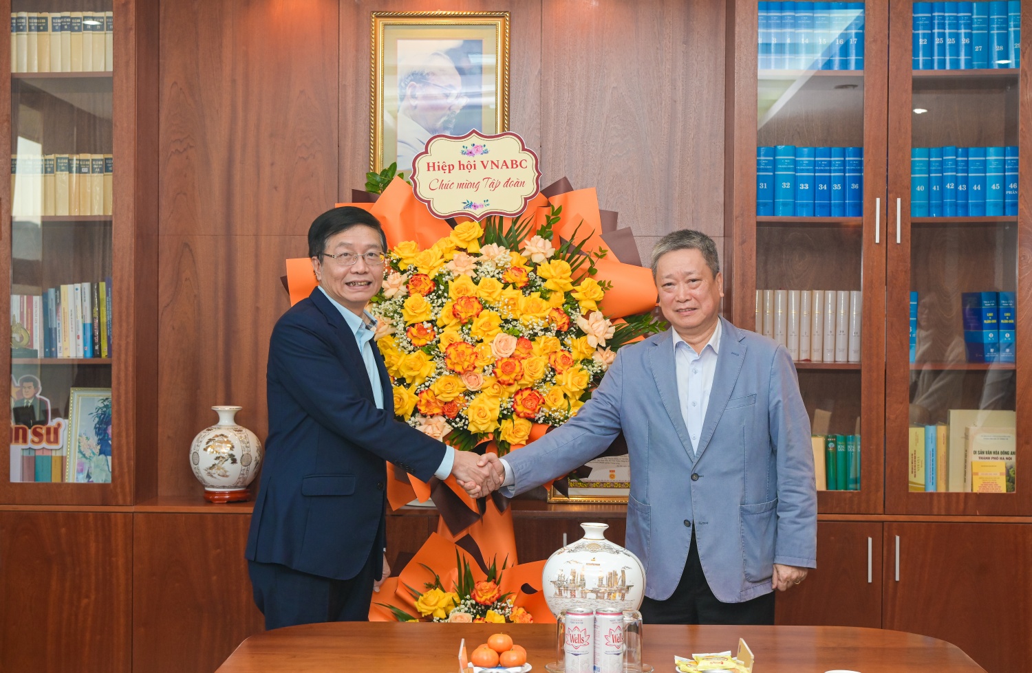 VNABC và HUMG chúc mừng Petrovietnam nhân kỷ niệm 64 năm Ngày truyền thống ngành Dầu khí Việt Nam