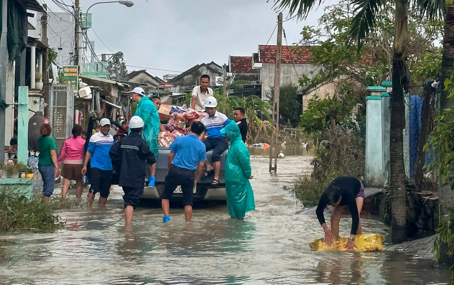 Petrovietnam lan tỏa tinh thần “nghĩa tình – trách nhiệm – sẻ chia” cùng bà con vùng lũ