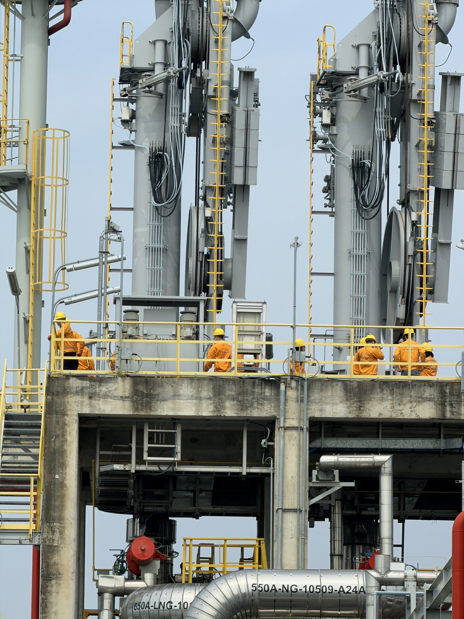 Đoàn học viên lớp “Lãnh đạo tương lai Petrovietnam 2025 trải nghiệm thực tế tại Kho cảng LNG Thị Vải