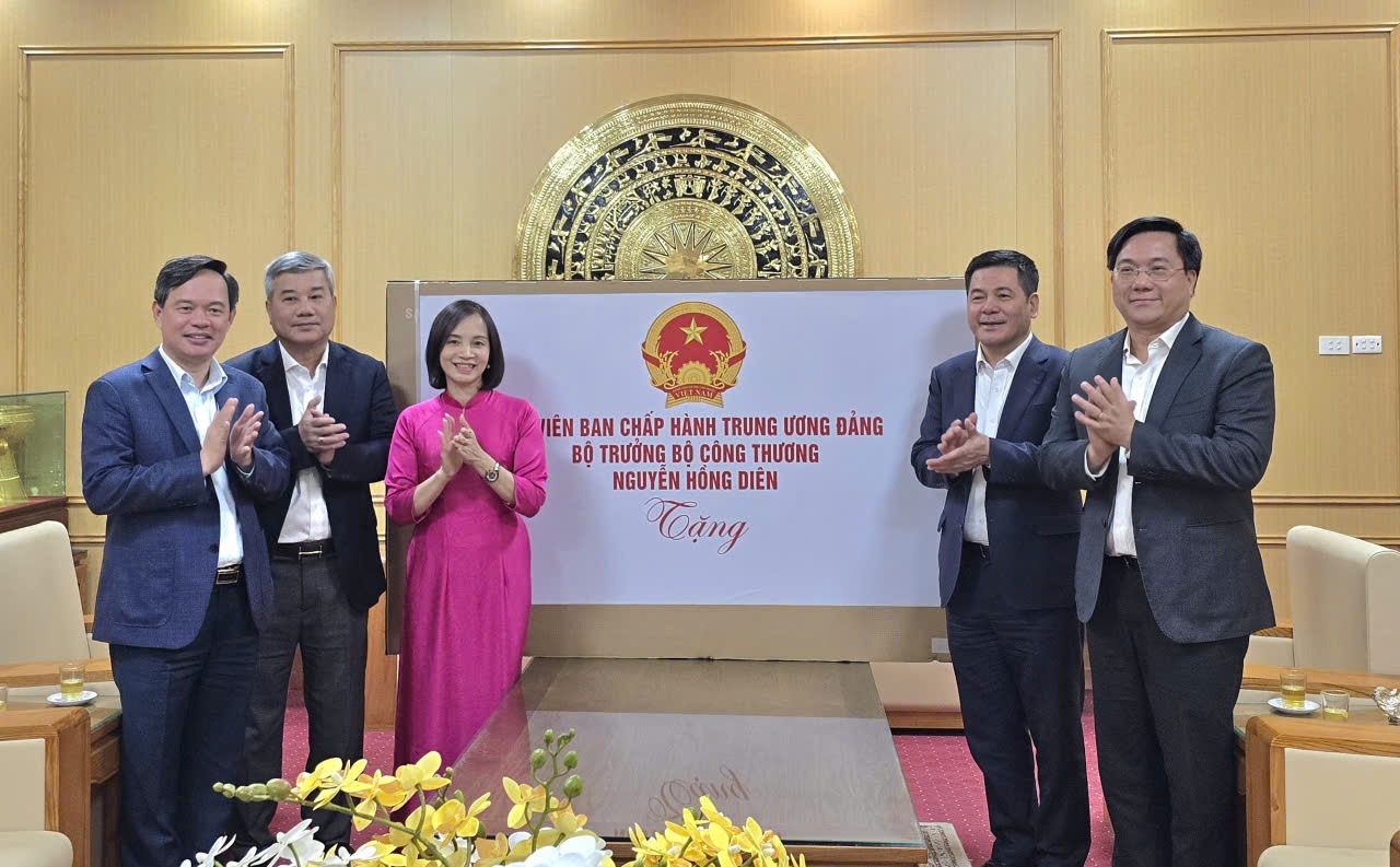 Petrovietnam khánh thành phòng STEM tại Phú Thọ, khơi dậy đam mê khoa học cho học sinh