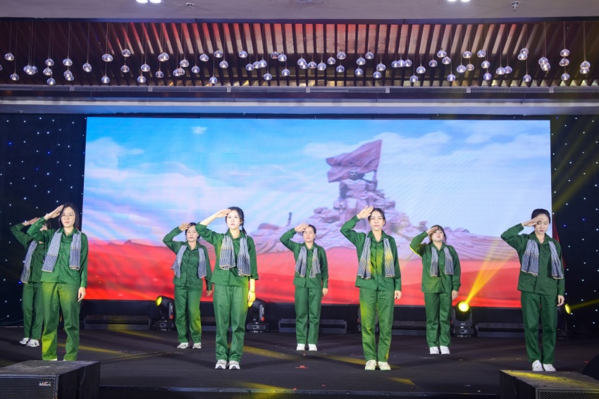 Kết nối cảm xúc, lan tỏa yêu thương - Dấu ấn sẻ chia vì đồng bào vùng lũ