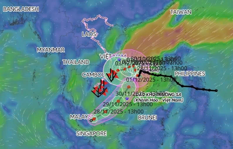 Xuất hiện áp thấp nhiệt đới hướng vào Nam Biển Đông, bão số 15 diễn biến phức tạp