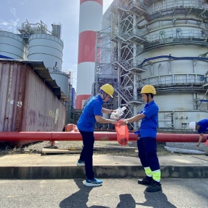 [VIDEO] Tuổi trẻ NMNĐ Sông Hậu 1 ra quân vệ sinh khuôn viên chào mừng hoàn thành trung tu Tổ máy S1, S2 năm 2025