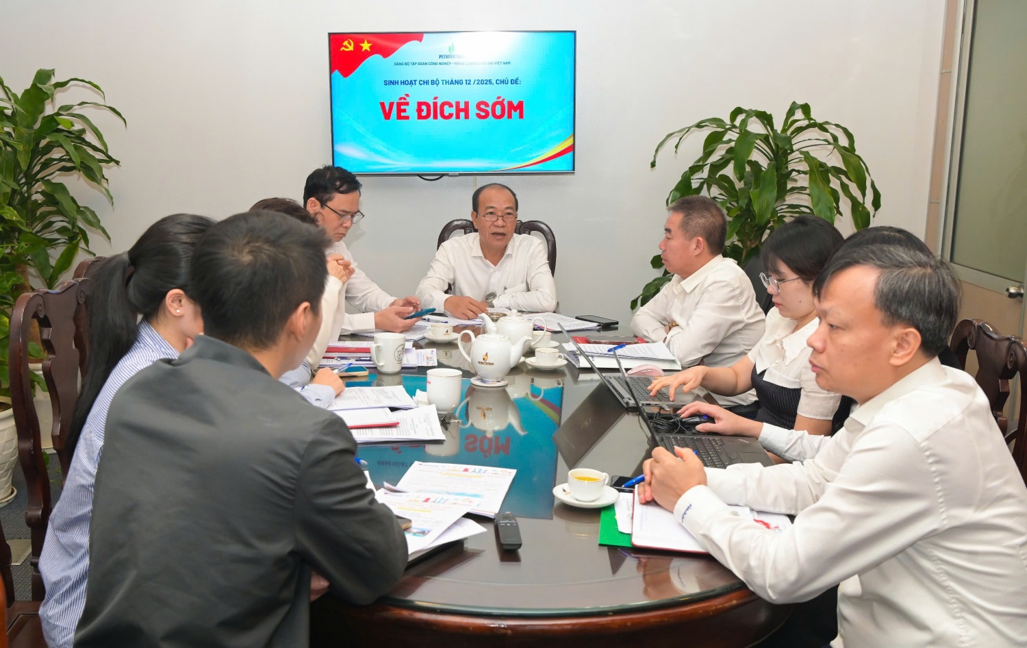 [Chùm ảnh] Đảng bộ BMQL&ĐH Petrovietnam quán triệt tinh thần “Về đích sớm”, hoàn thành xuất sắc nhiệm vụ cả năm 2025