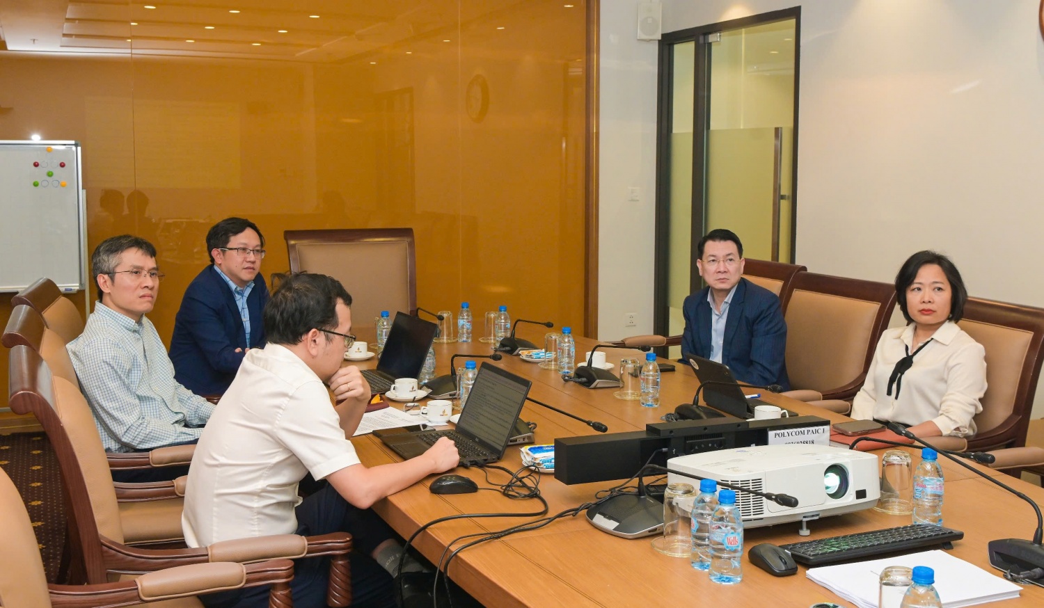 Đồng chí Phạm Tuấn Anh - Ủy viên Ban Chấp hành Đảng bộ, Thành viên HĐTV Tập đoàn sinh hoạt tại Chi bộ Ban Chiến lược.