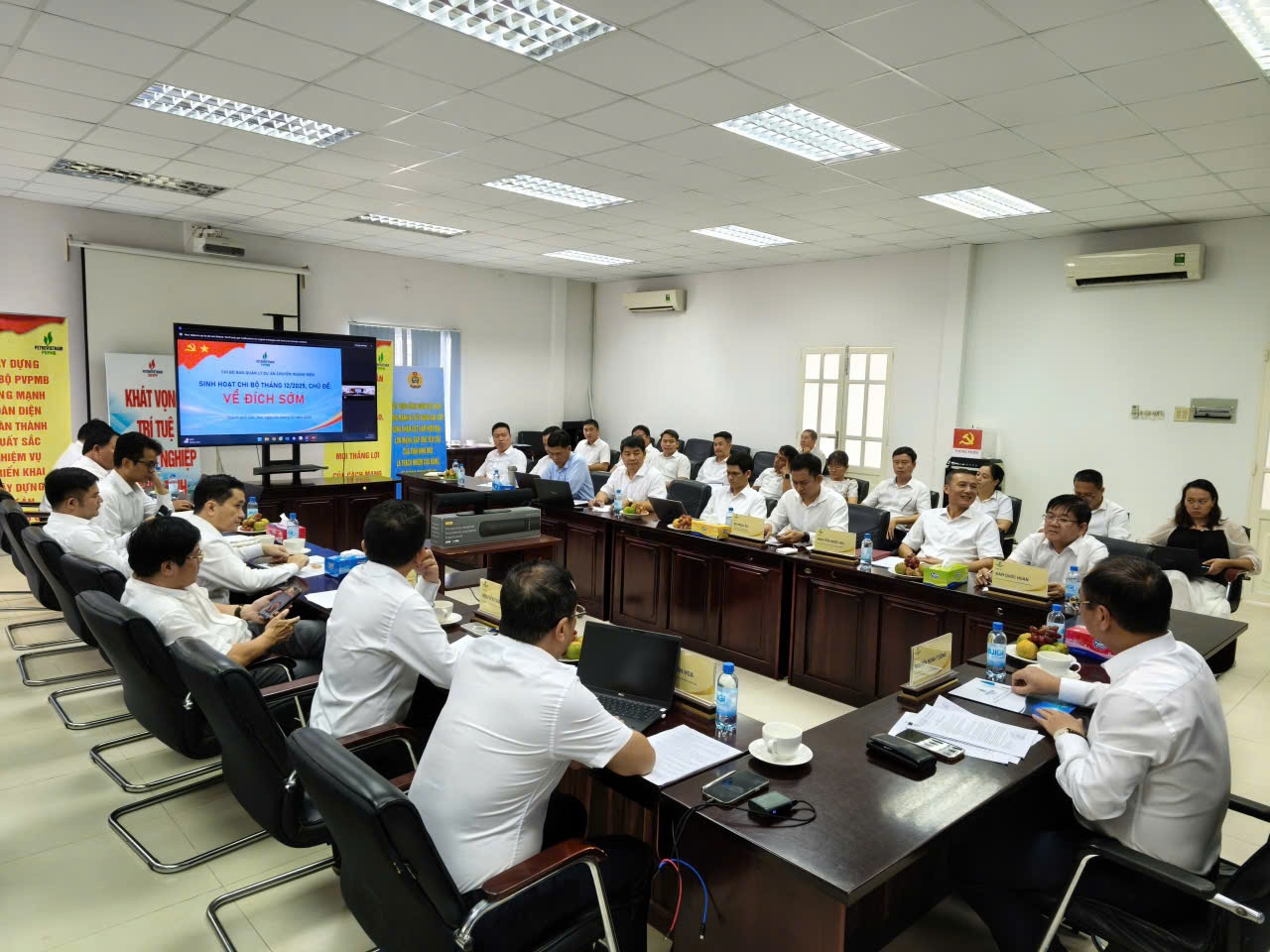 PVPMB tổ chức kiểm điểm tập thể, cá nhân lãnh đạo quản lý năm 2025: Nêu cao tinh thần PVPMB tổ chức kiểm điểm tập thể, cá nhân lãnh đạo quản lý năm 2025: Nêu cao tinh thần