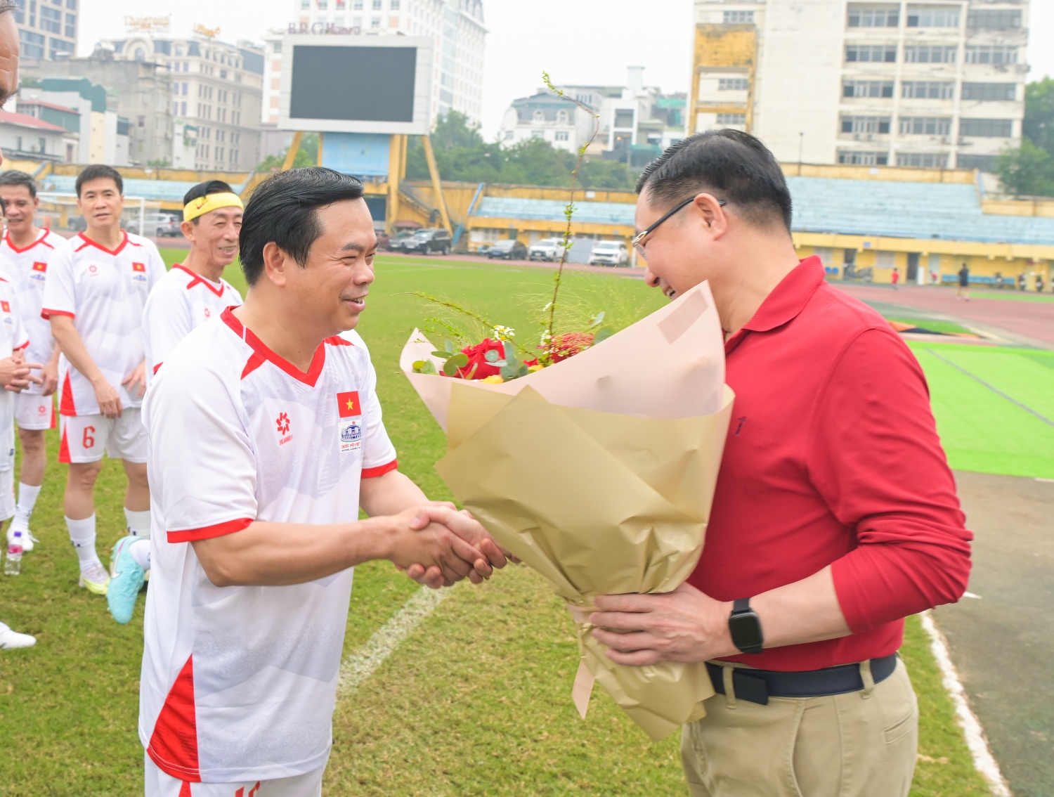 Giao hữu bóng đá Petrovietnam – Quốc hội: Rèn luyện thể thao, lan tỏa tinh thần đoàn kết