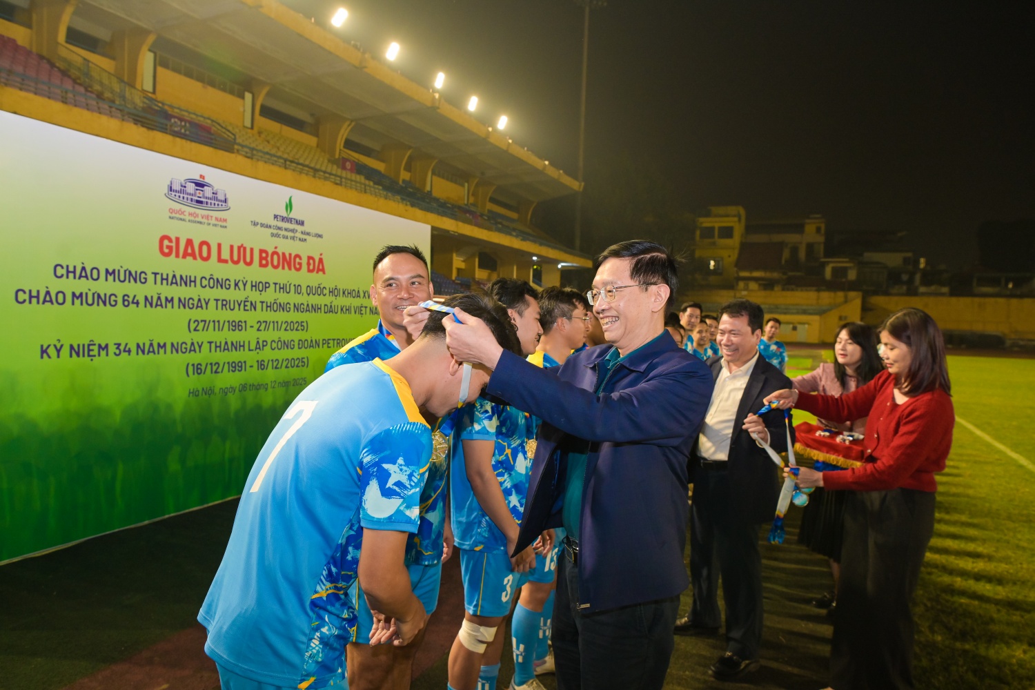 Giao hữu bóng đá Petrovietnam – Quốc hội: Rèn luyện thể thao, lan tỏa tinh thần đoàn kết