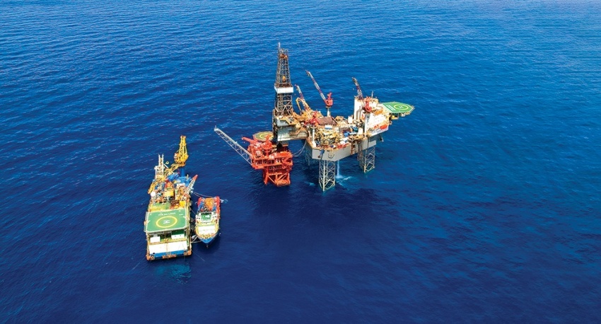 Hoạt động khai thác dầu khí tại mỏ Đại Hùng