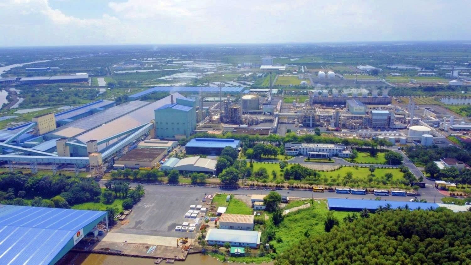 Người cựu binh bền bỉ với những sáng kiến ở Nhà máy Đạm Cà Mau