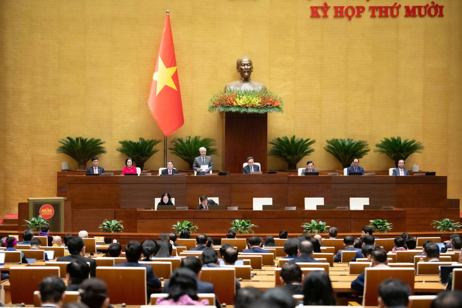 Thông qua Nghị quyết Kỳ họp thứ 10, Quốc hội khóa XV Thông qua Nghị quyết Kỳ họp thứ 10, Quốc hội khóa XV