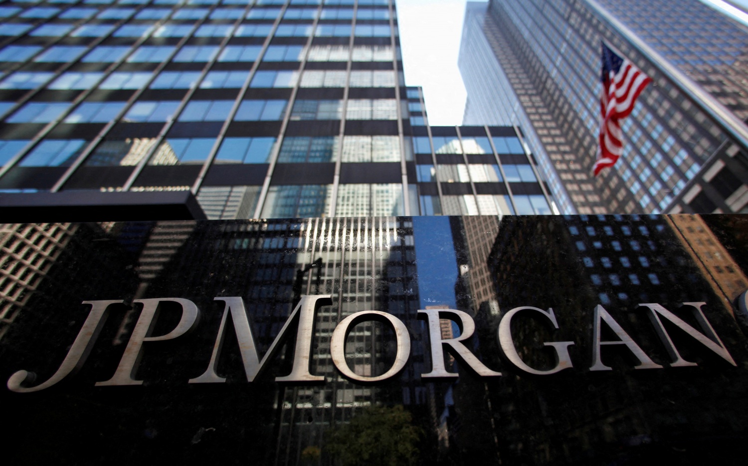 J.P. Morgan điều chỉnh xếp hạng công ty dầu khí thế giới J.P. Morgan điều chỉnh xếp hạng công ty dầu khí thế giới