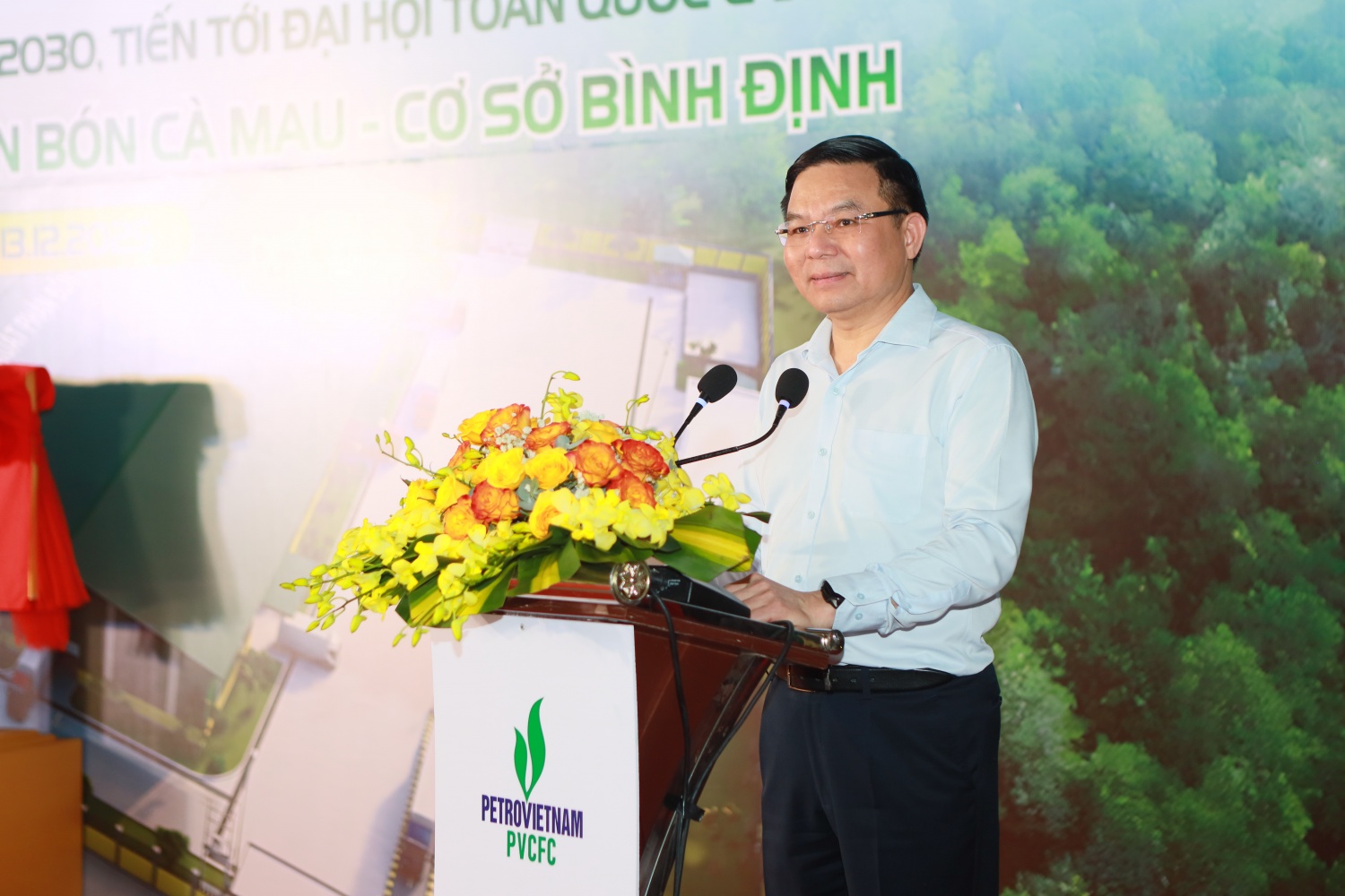 Đồng chí Lê Mạnh Hùng – Bí thư Đảng ủy, Chủ tịch HĐTV Petrovietnam nhấn mạnh việc tiếp tục củng cố, nâng cao năng lực kinh doanh; nghiên cứu thị trường, liên kết với các đơn vị thành viên thuộc Petrovietnam và tang cường đa dạng hóa các sản phẩm phù hợp.