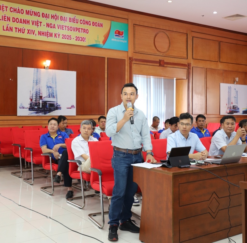 Đại diện Giàn Công nghệ Trung tâm số 2 (CTP-2) chia sẻ kinh nghiệm thực tiễn trong việc phát huy vai trò ATVSV tại nơi làm việc.