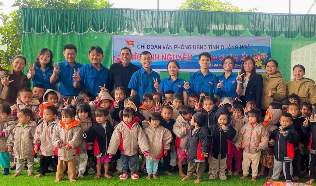 “Đông tình nguyện - Xuân ấm áp” lan tỏa yêu thương đến vùng cao Quảng Ngãi