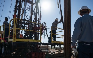 Giới đầu tư chuyển hướng sang cổ phiếu năng lượng