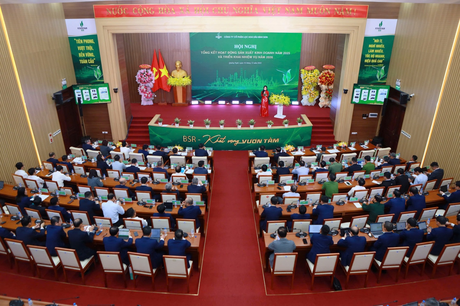 [Chùm ảnh] BSR vượt thách thức năm 2025, phấn đấu tối ưu công suất NMLD Dung Quất trên 120%