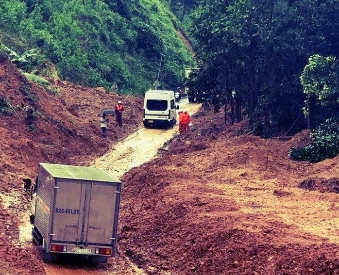 Tăng tốc khắc phục hậu quả thiên tai phục vụ nhu cầu Tết của nhân dân