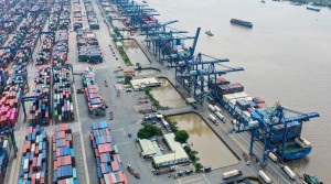 Lần đầu tiên xuất nhập khẩu Việt Nam vượt 900 tỷ USD