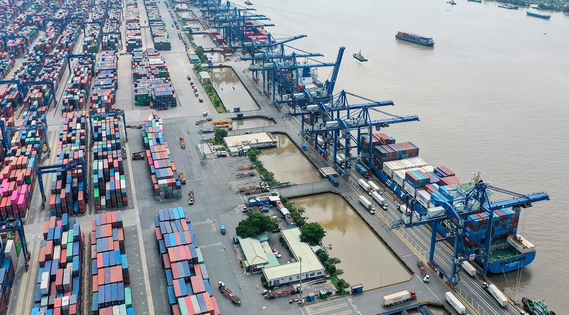 Lần đầu tiên xuất nhập khẩu Việt Nam vượt 900 tỷ USD