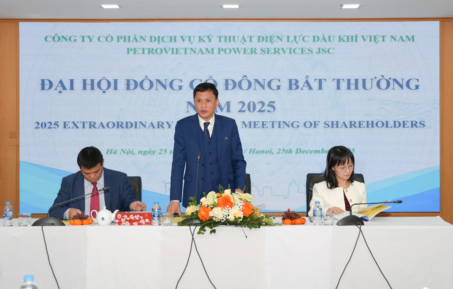 Ông Bùi Duy Nhị - Chủ tịch HĐQT PVPS, Ông Vũ Anh Tuấn - Thành viên HĐQT, Giám đốc Công ty và Bà Hoàng Hà Quỳnh Giao - Thành viên HĐQT Công ty chủ trì Đại hội