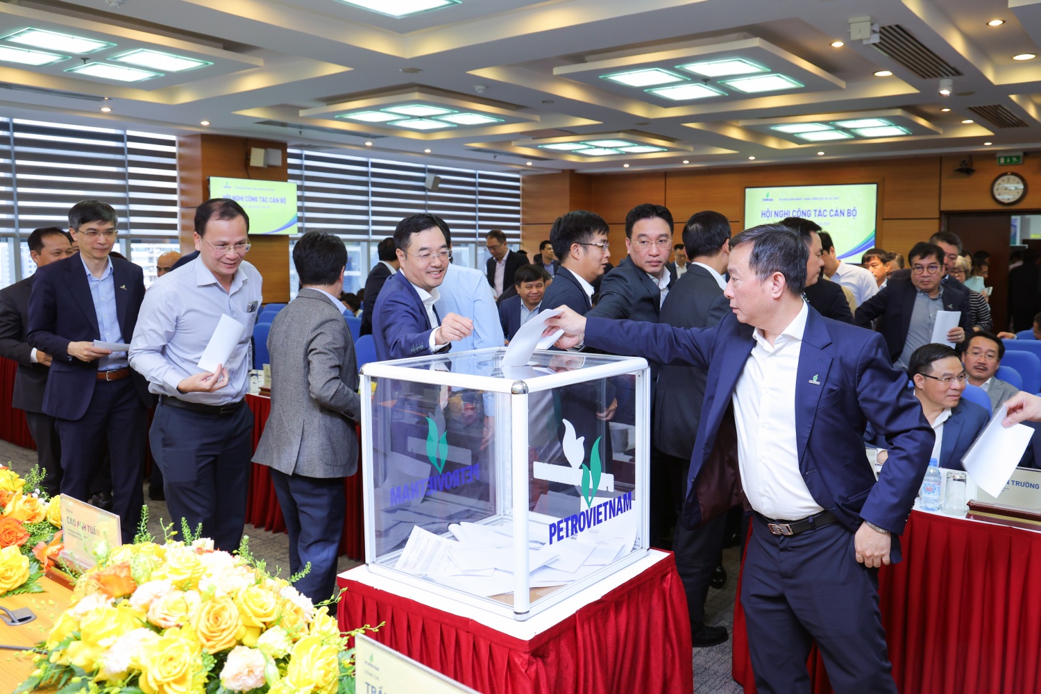 Đồng thuận, nhất trí tuyệt đối giới thiệu nhân sự cấp cao Petrovietnam