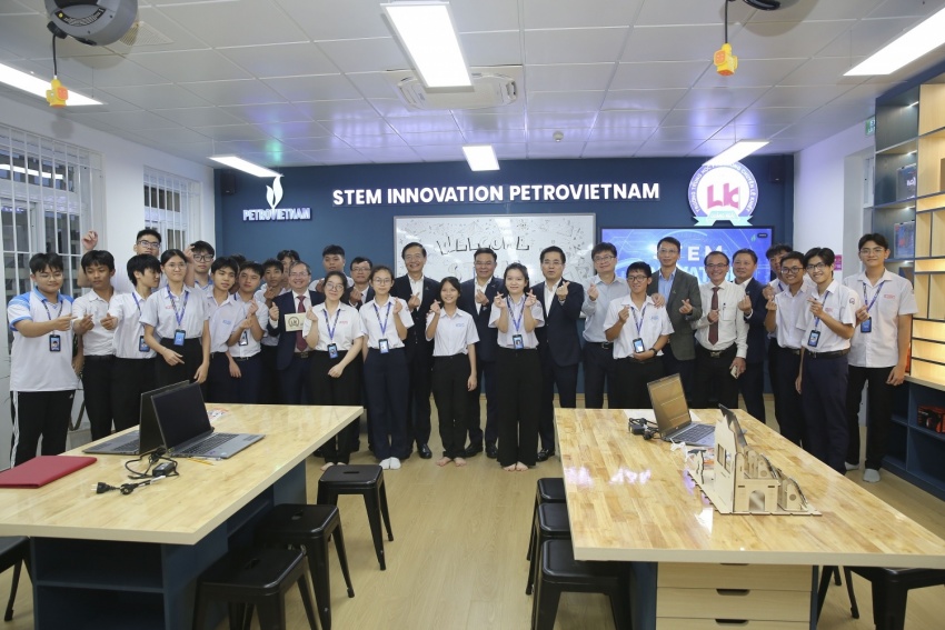 STEM classroom in Quang Ngai: Nurturing an innovative mindset and empowering students to master technology