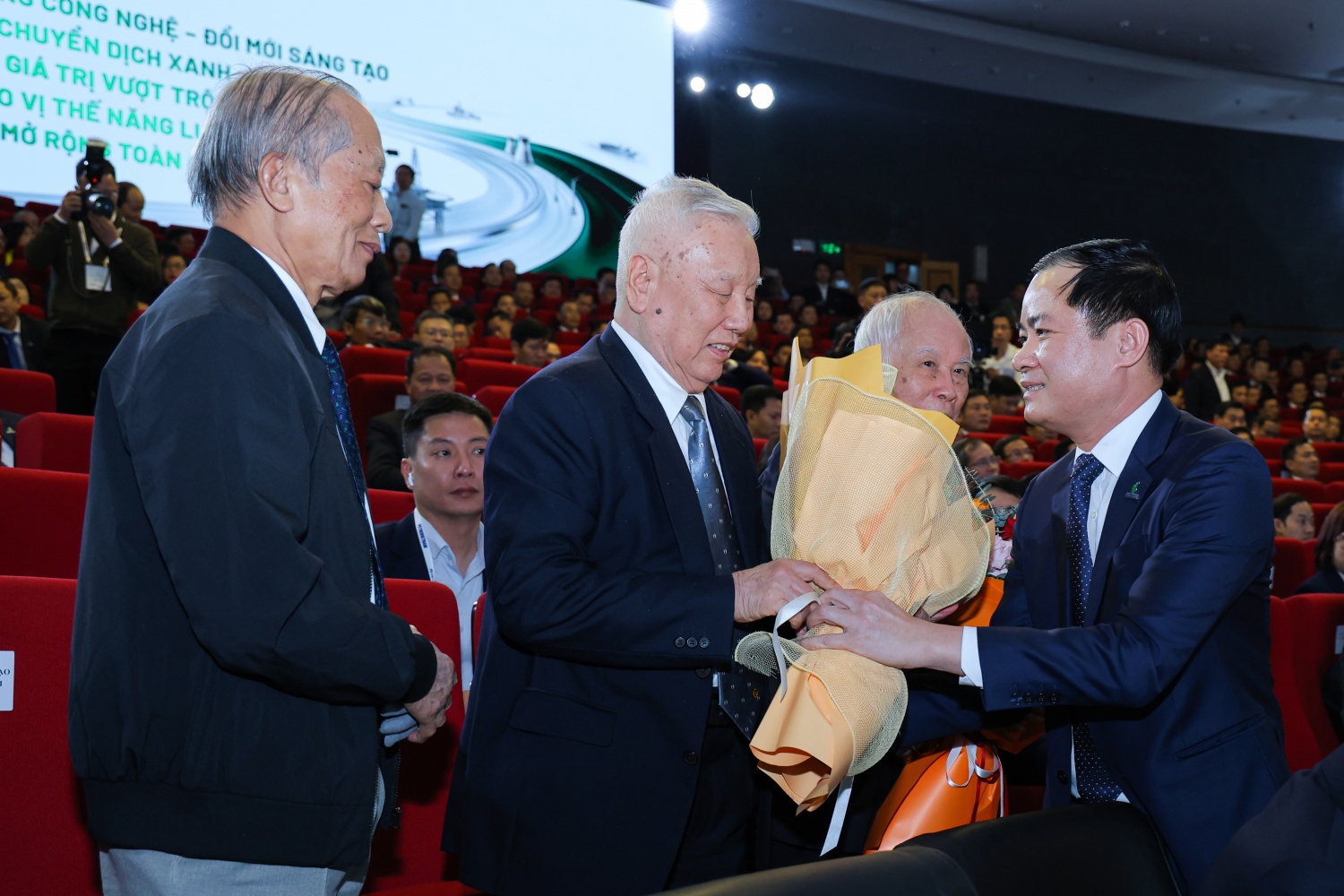 Thủ tướng Phạm Minh Chính: Petrovietnam giữ vững niềm tự hào và bản lĩnh “chiến binh” trong giai đoạn mới