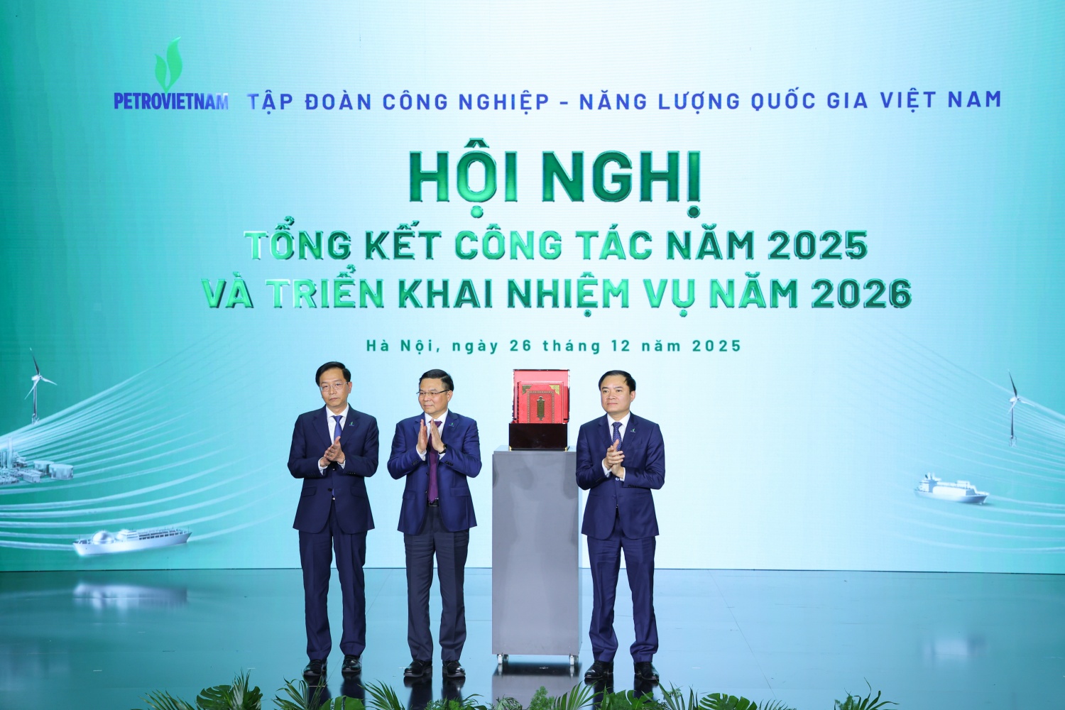 Petrovietnam tri ân đồng chí Lê Mạnh Hùng vì những đóng góp quan trọng cho ngành Công nghiệp - Năng lượng Quốc gia