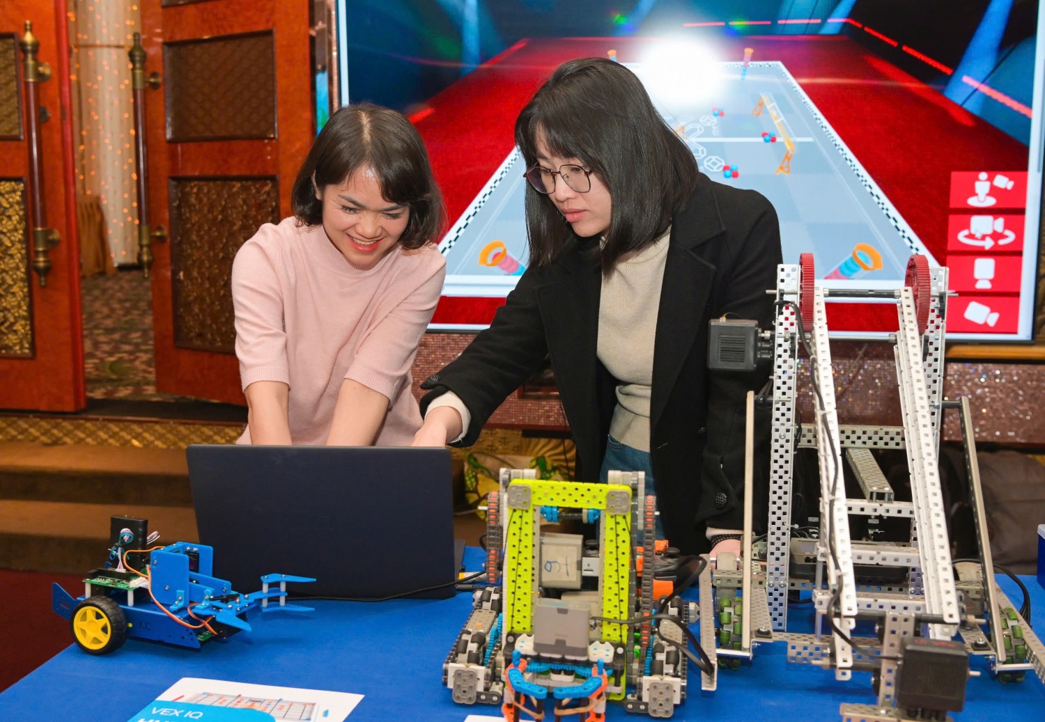 Giáo viên khu vực phía Bắc tham gia tập huấn vận hành phòng STEM Innovation Petrovietnam