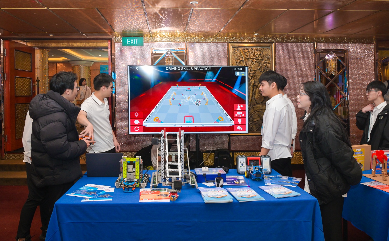 [Chùm ảnh] Giáo viên khu vực phía Bắc tham gia tập huấn vận hành phòng STEM Innovation Petrovietnam