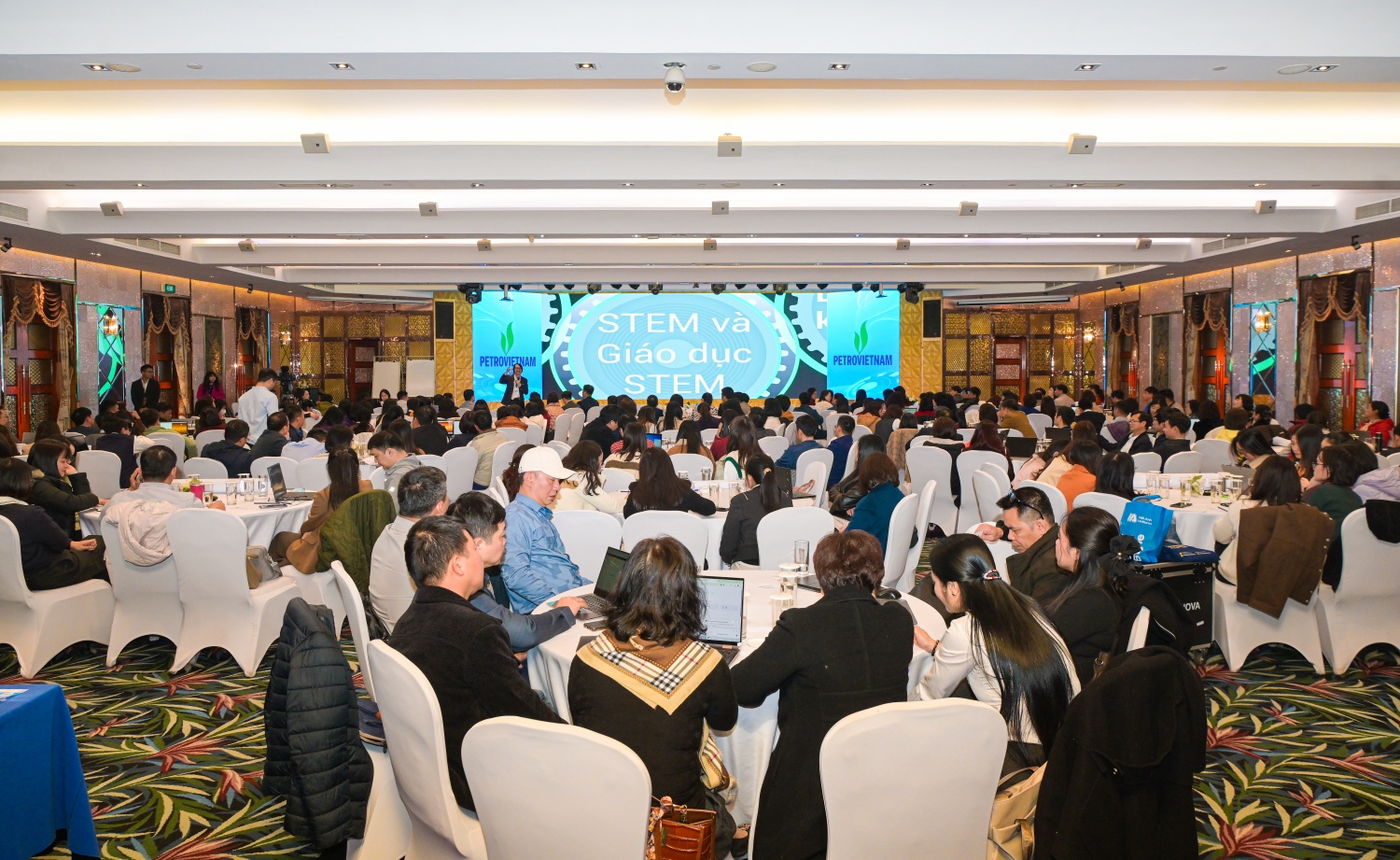 [Chùm ảnh] Giáo viên khu vực phía Bắc tham gia tập huấn vận hành phòng STEM Innovation Petrovietnam