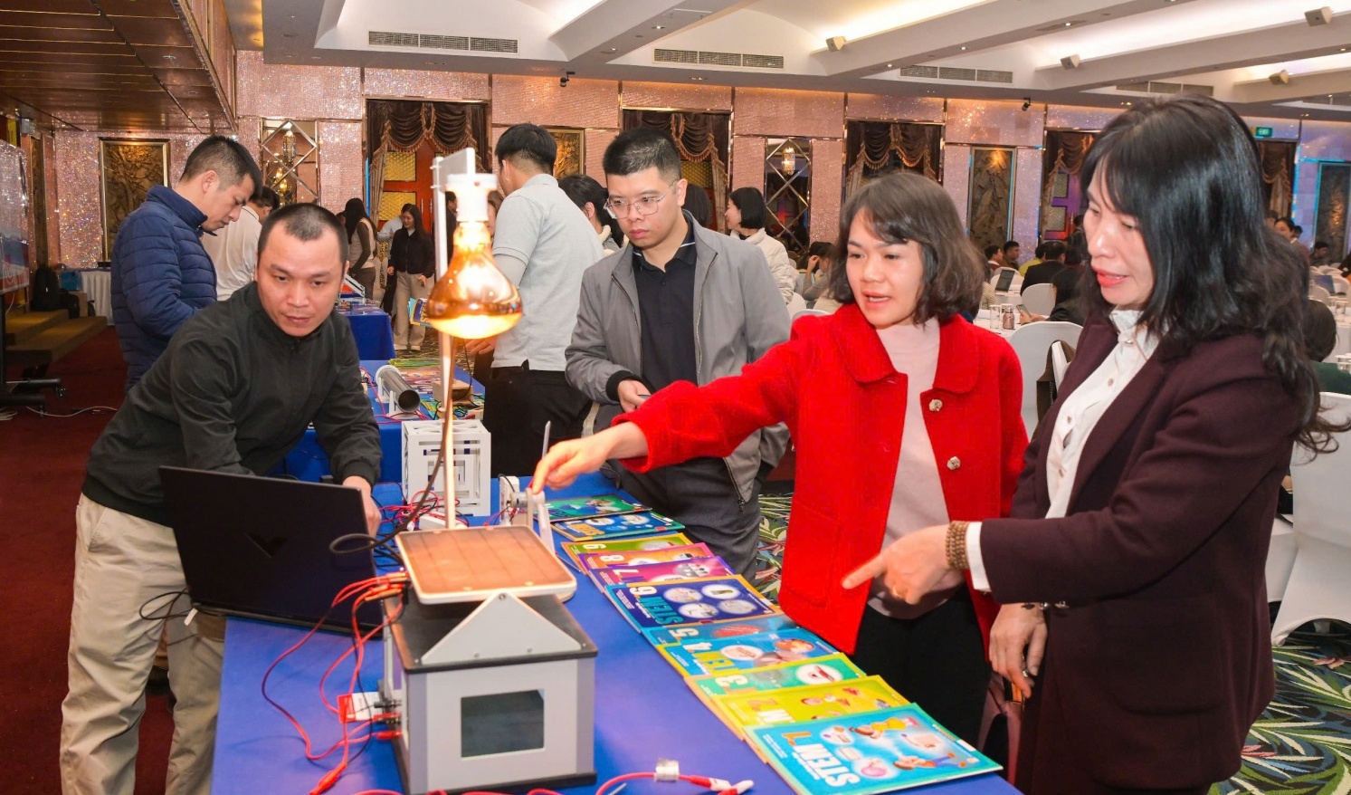 Từ “mượn thiết bị đi thi” đến phòng STEM hiện đại