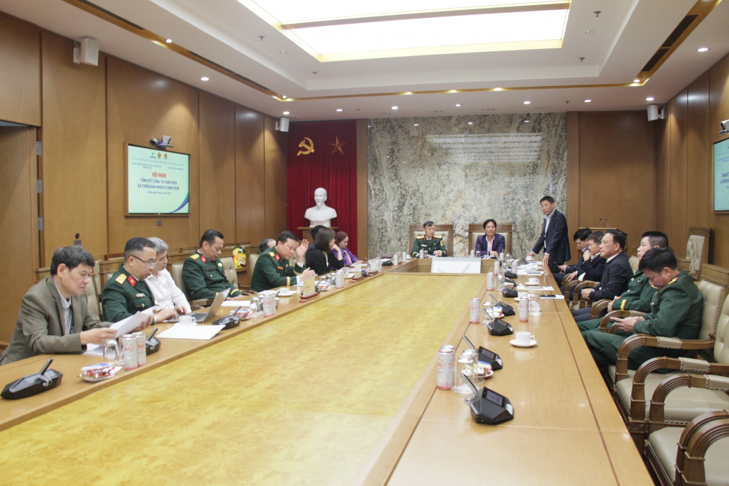 Tăng cường phối hợp giữa Hội CCB BMQL&ĐH Petrovietnam và CLB Dầu khí Trường Sa