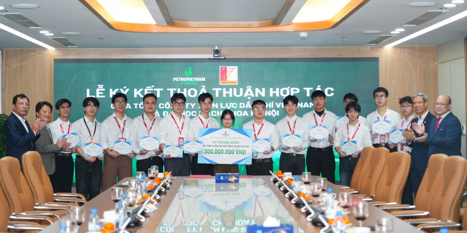 PV Power trao 15 suất học bổng cho các em sinh viên Đại học Bách khoa Hà Nội PV Power trao 15 suất học bổng cho các em sinh viên Đại học Bách khoa Hà Nội