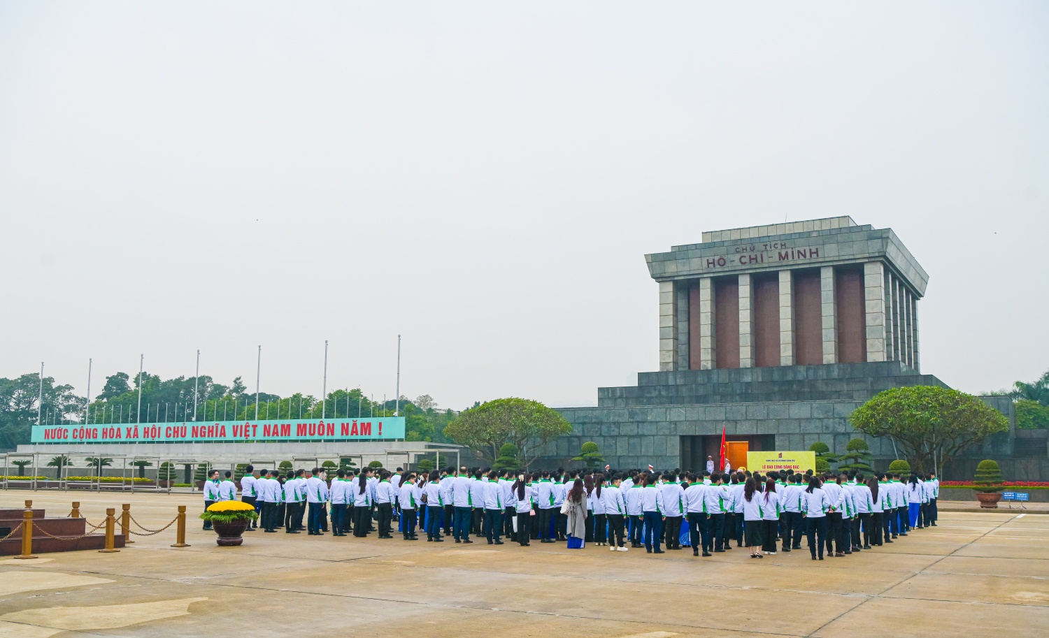 Toàn cảnh lễ báo công dâng Bác Toàn cảnh lễ báo công dâng Bác