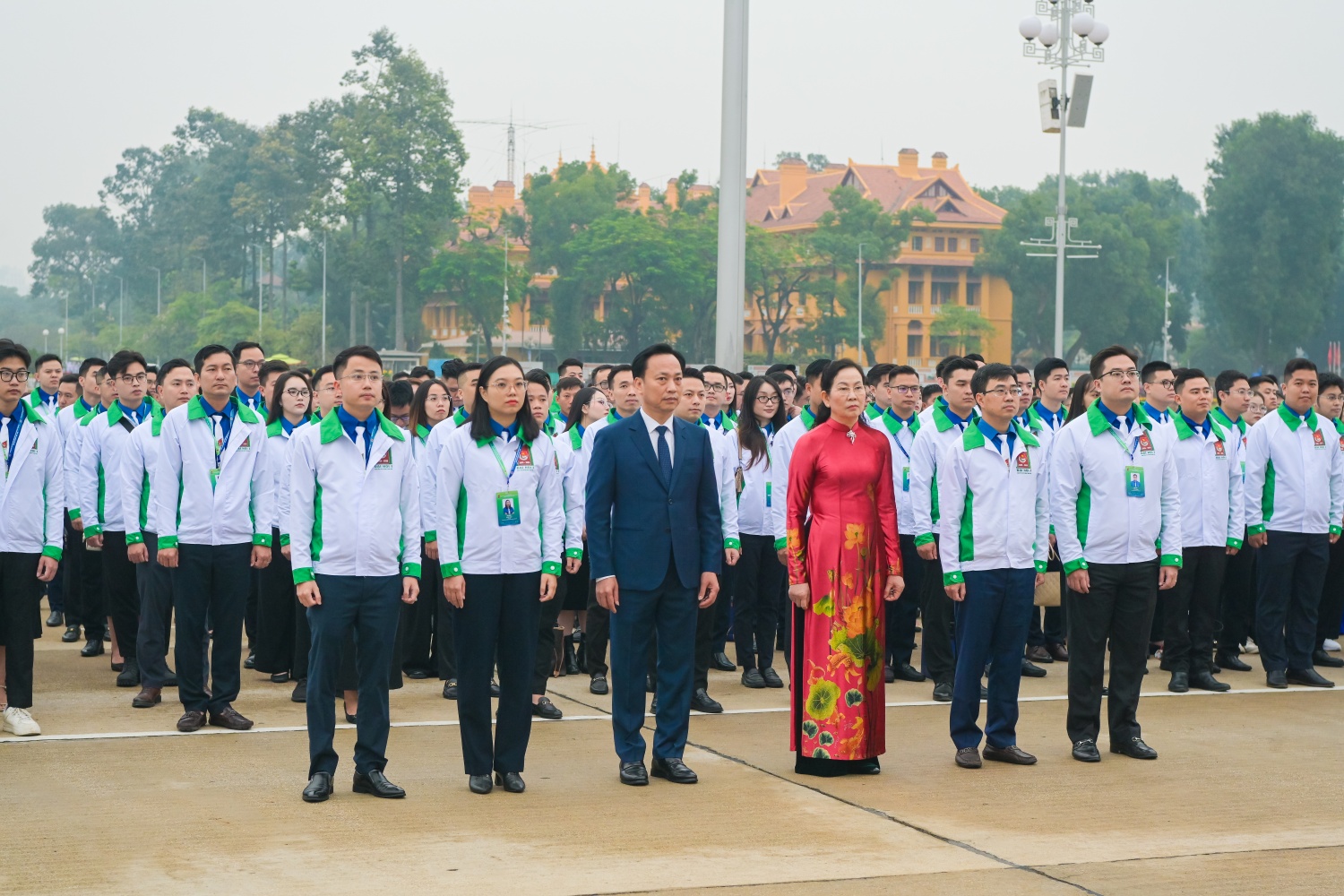 Tham dự lễ báo công có bà Lê Thị Thủy, Ủy viên Trung ương Đảng, Phó Bí thư Đảng ủy Chính phủ; ông Lại Xuân Lâm, Phó Bí thư Đảng ủy Chính phủ. Tham dự lễ báo công có bà Lê Thị Thủy, Ủy viên Trung ương Đảng, Phó Bí thư Đảng ủy Chính phủ; ông Lại Xuân Lâm, Phó Bí thư Đảng ủy Chính phủ.