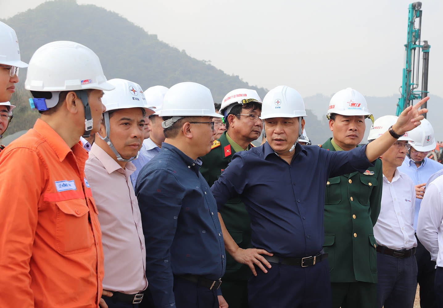 Dấu ấn trên những công trình điện “vươn khơi - vượt núi - băng rừng”