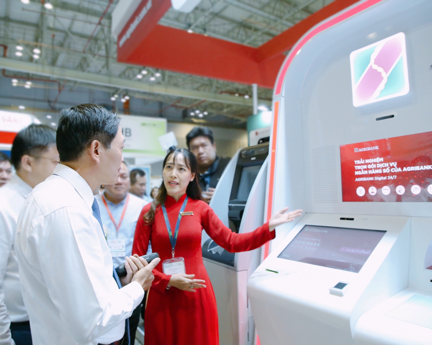 Công nghệ dẫn lối - Agribank bứt phá chuyển đổi số năm 2025 Công nghệ dẫn lối - Agribank bứt phá chuyển đổi số năm 2025