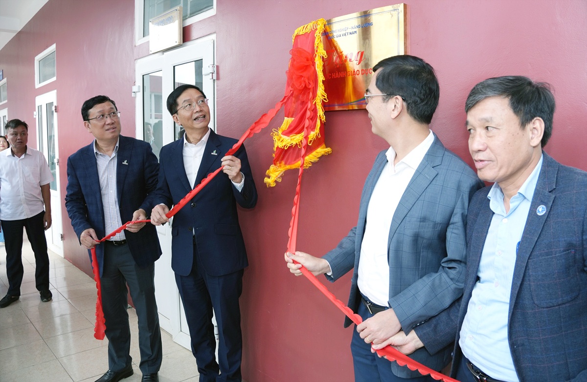 STEM Innovation Petrovietnam tiếp sức truyền thống hiếu học xứ Nghệ