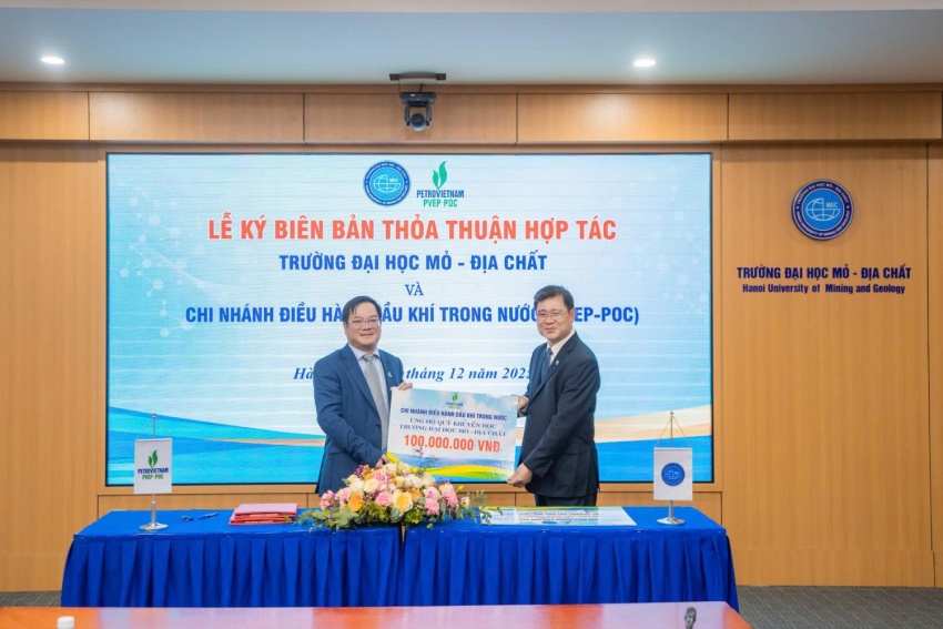 PVEP-POC và Trường Đại học Mỏ - Địa chất ký kết thỏa thuận hợp tác và trao tặng thiết bị dầu khí lịch sử. PVEP-POC và Trường Đại học Mỏ - Địa chất ký kết thỏa thuận hợp tác và trao tặng thiết bị dầu khí